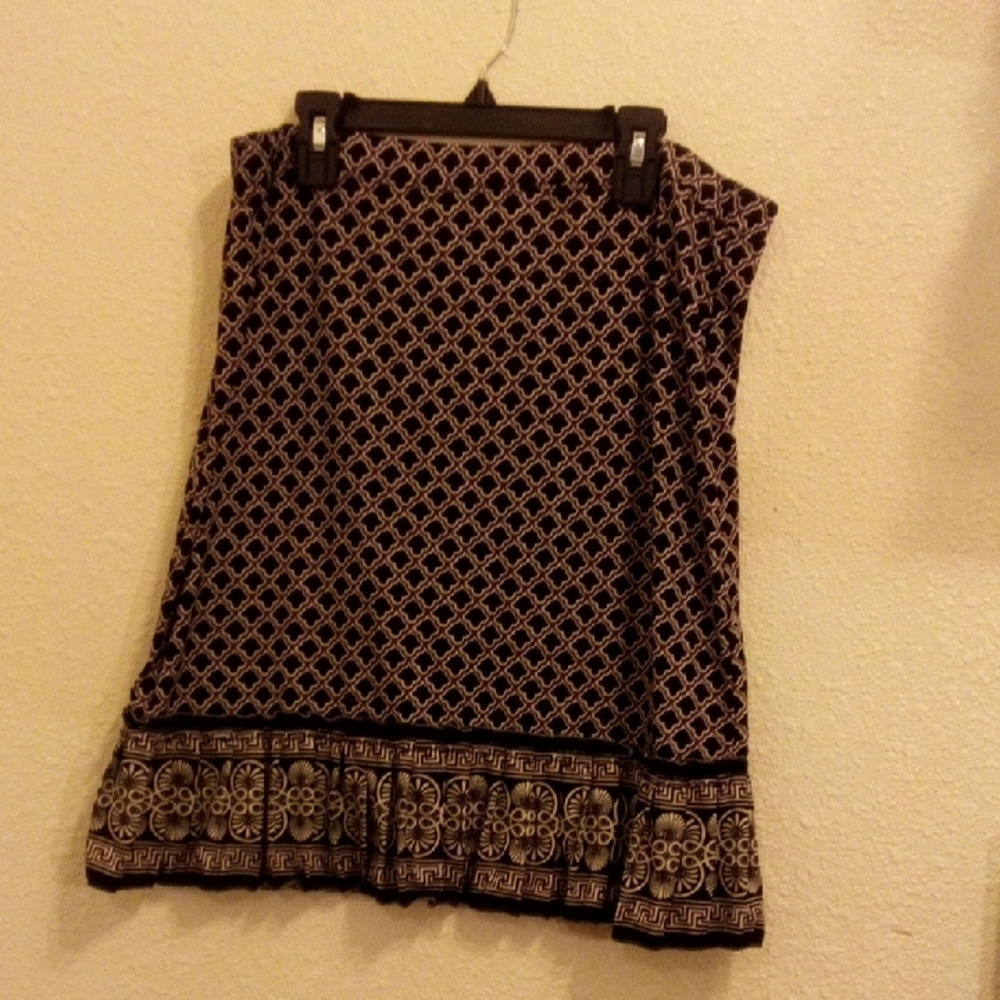 Max Studio Black and Cream Geometric A-Line Skirt